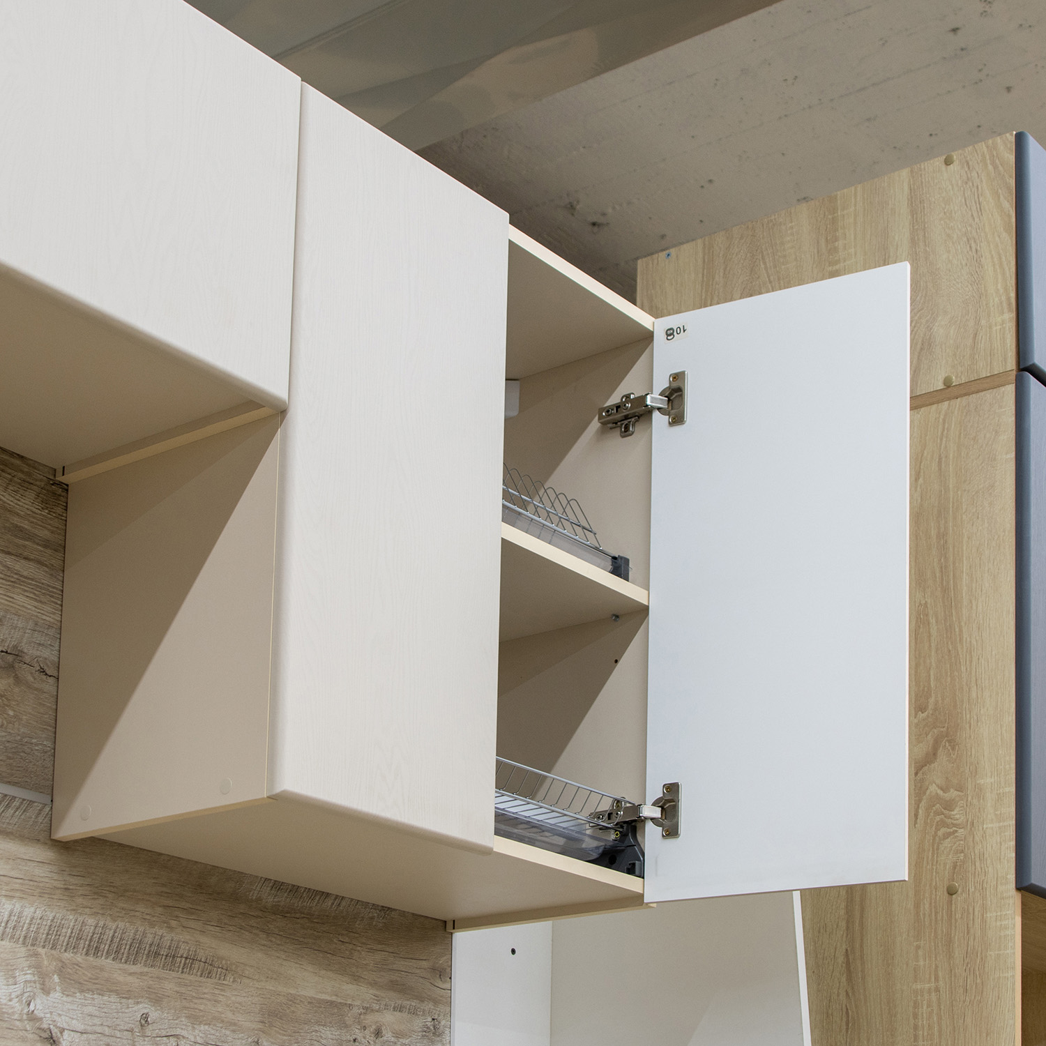 Шкаф навесной 600х676х290 мм BROZEX-WOOD Эрика, с двумя дверцами, светло-бежевый / ясень капучино софт