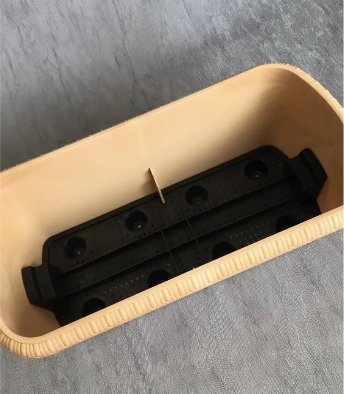 Ящик д/цветов пластм. "Lе Jardin" 40х19х15см с др.реш. прик.вент. Золотой мр.108-29 (Tek.A.Tek)*1/10