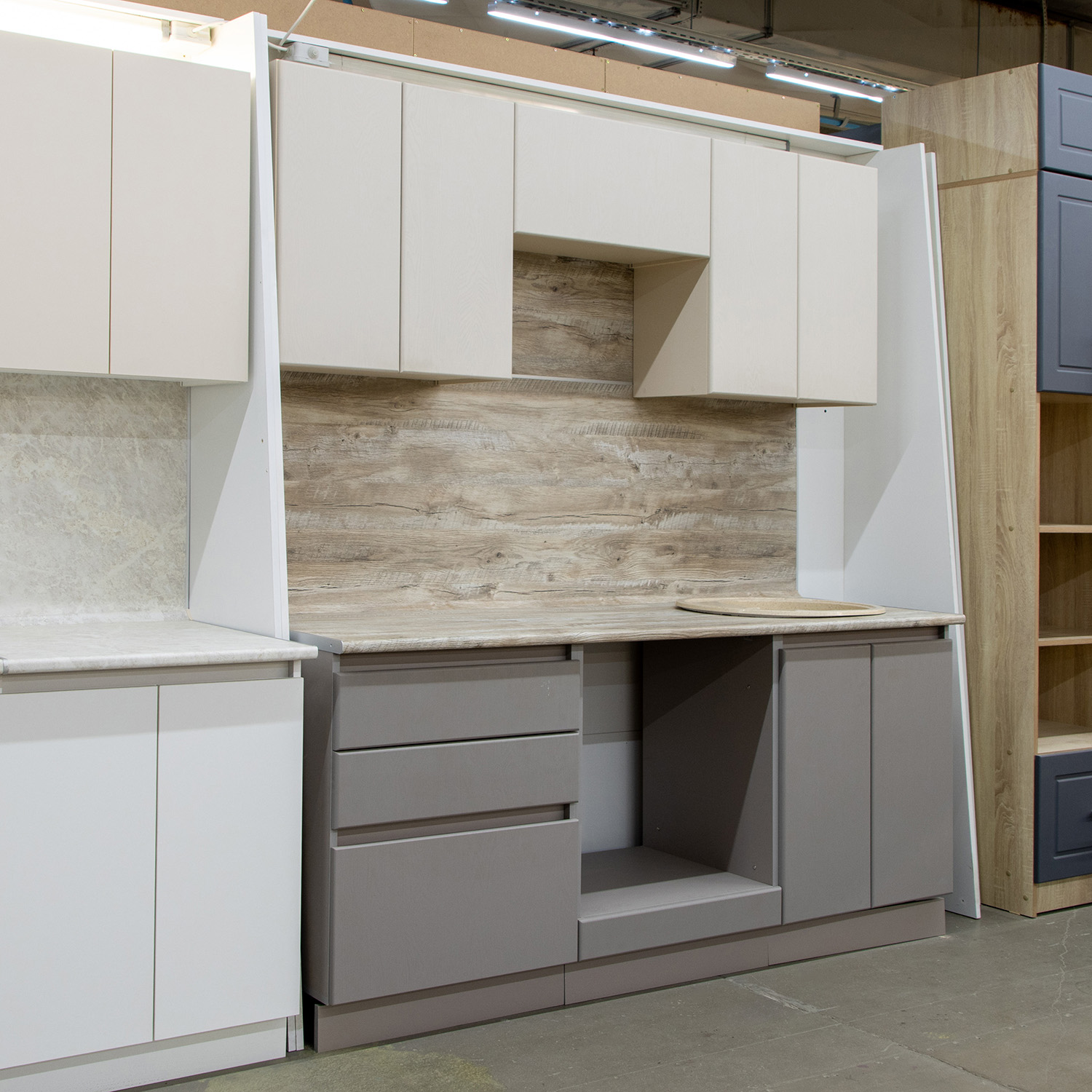 Шкаф напольный 600х850х480 мм BROZEX-WOOD Эрика, с двумя дверцами, грейдж / ясень грей софт