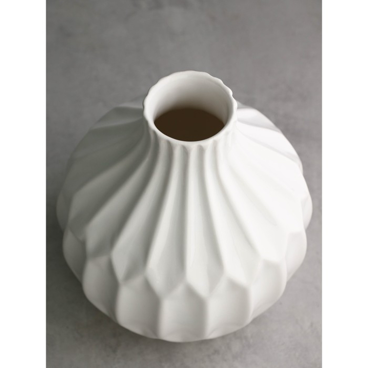 Ваза настольная «Шар», h=18 см, цвет белый, керамика, 1 сорт, Иран