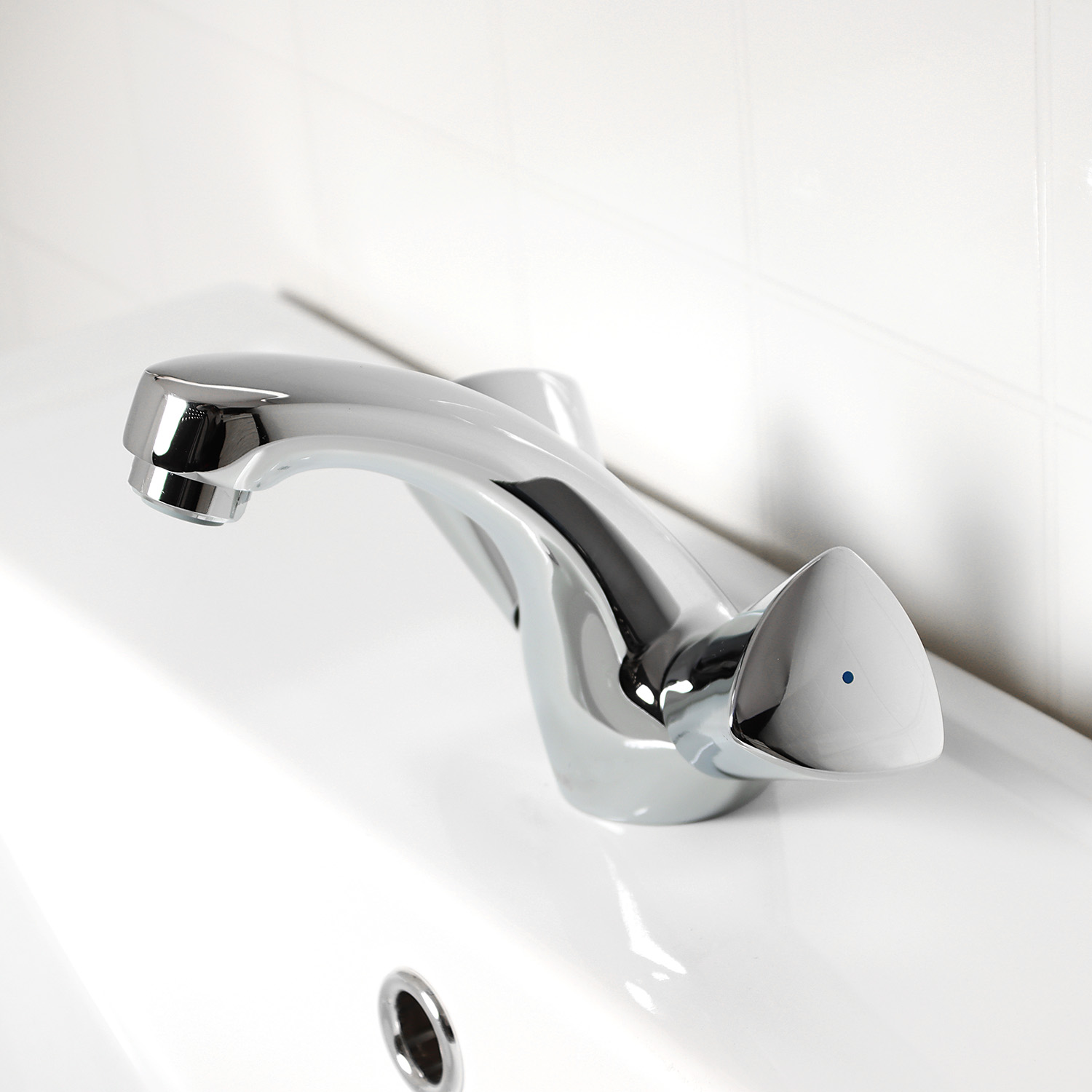 Смеситель для умывальника IDDIS Bounce BOUSB00i01, короткий излив, двухвентильный