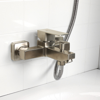 Смеситель для ванны Diadonna D34-330130S, короткий излив, однорычажный