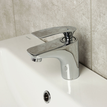 Смеситель для умывальника Potato P10234, короткий излив, рычажный