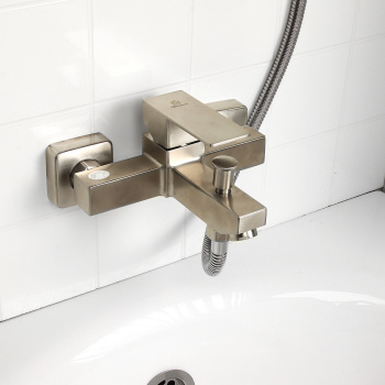 Смеситель для ванны Diadonna D34-330130S, короткий излив, однорычажный