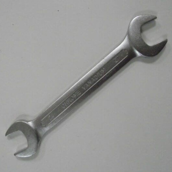 Ключ рожковый 24х27 холодный штамп CrV (70429) СЕРВИС КЛЮЧ *1/5/50