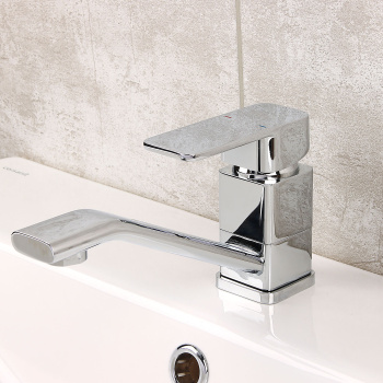 Смеситель для умывальника Potato P4506 короткий излив *1/10