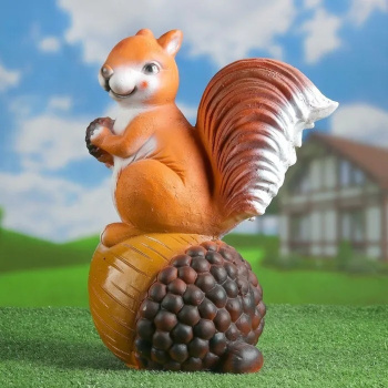 Садовая фигура "Белка на орехе" 30х40см  3622925